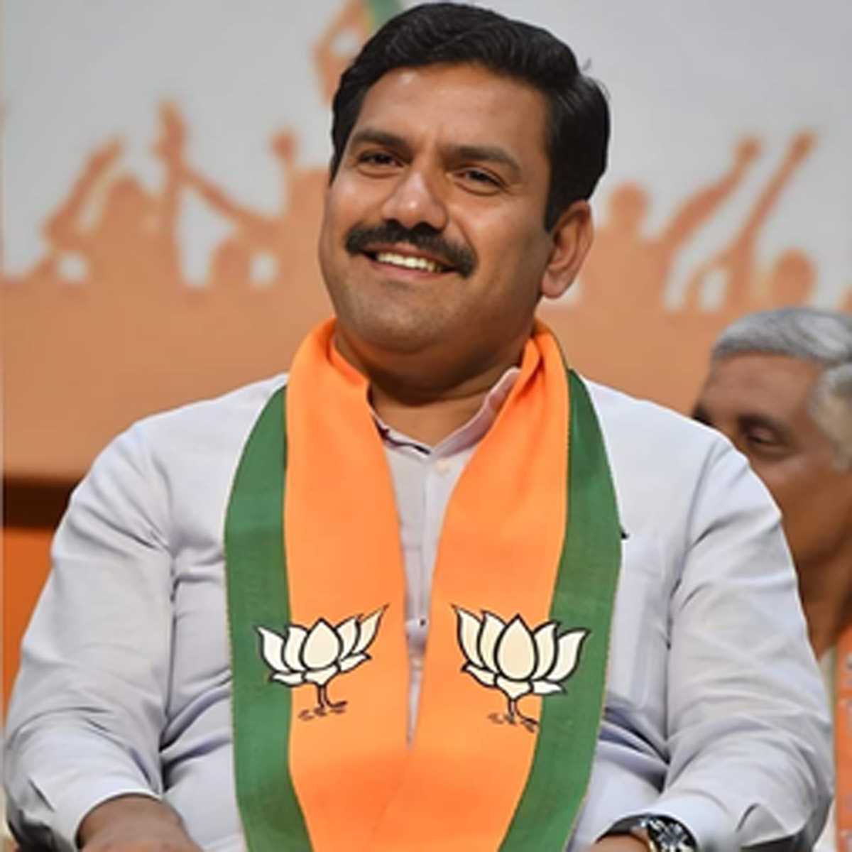 भाजपा ने बीएस येदियुरप्पा के बेटे विजयेंद्र येदियुरप्पा को सौंपी कर्नाटक भाजपा की कमान